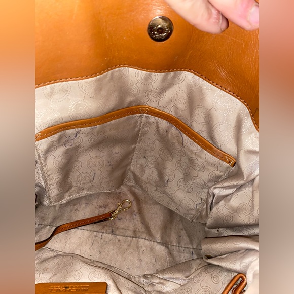 Michael Kors Hamilton Lg. Lock & Key Tote in Vanilla - Picture 6 of 8